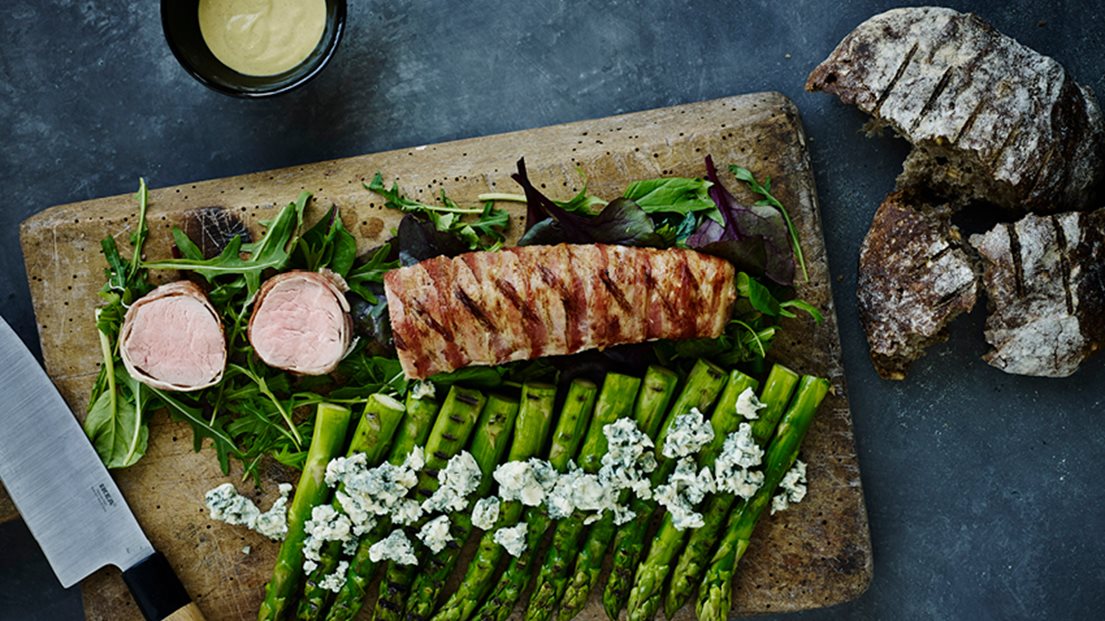 Udløbet Christchurch Forebyggelse Grillet mørbrad med bacon og asparges |Se Opskrift på nemlig.com