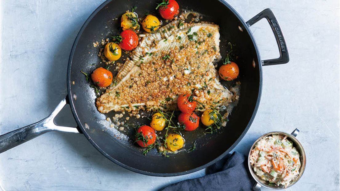 Stegt rødspætte med rodfrugtremoulade | Se opskrift her