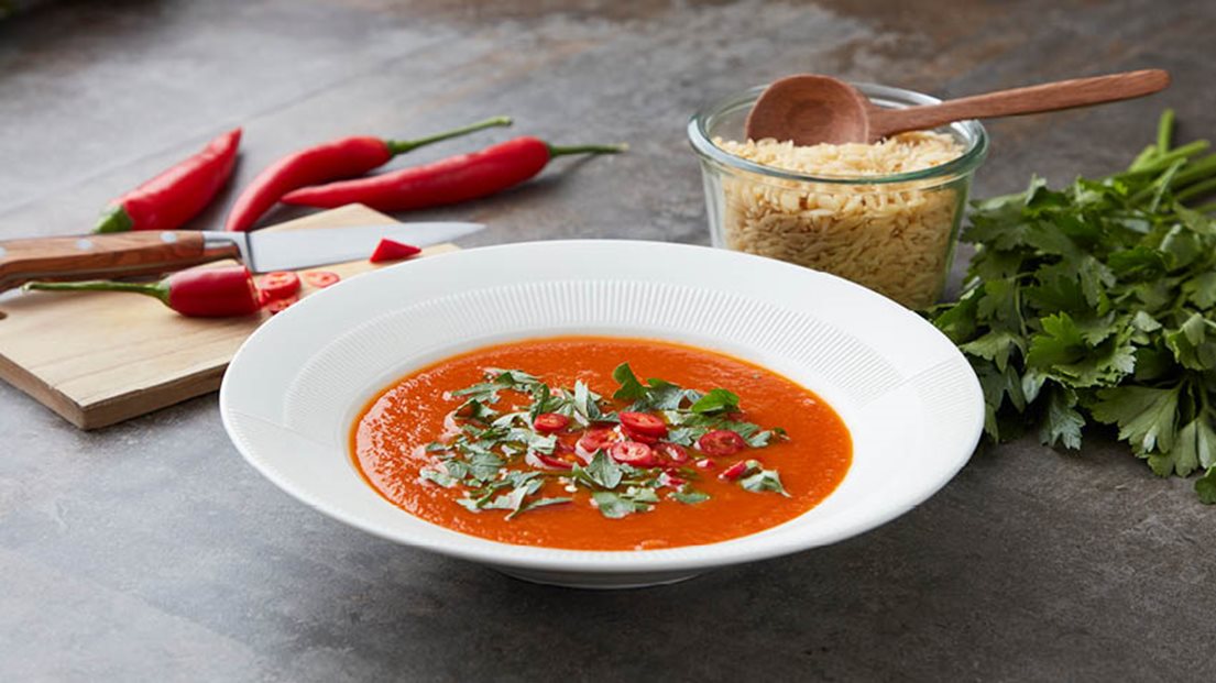 Nem tomatsuppe med suppepasta, chili og persille → Læg Her!